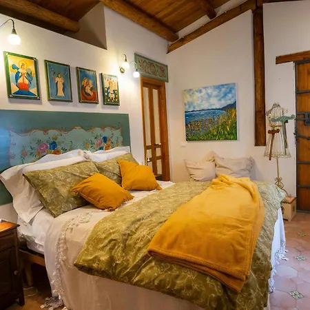 Cottage With Aeolian Islands Views Near Cefalu チェファル