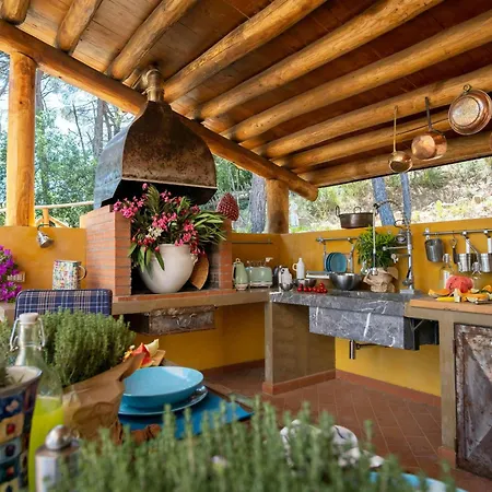 Cottage With Aeolian Islands Views Near Cefalu チェファル