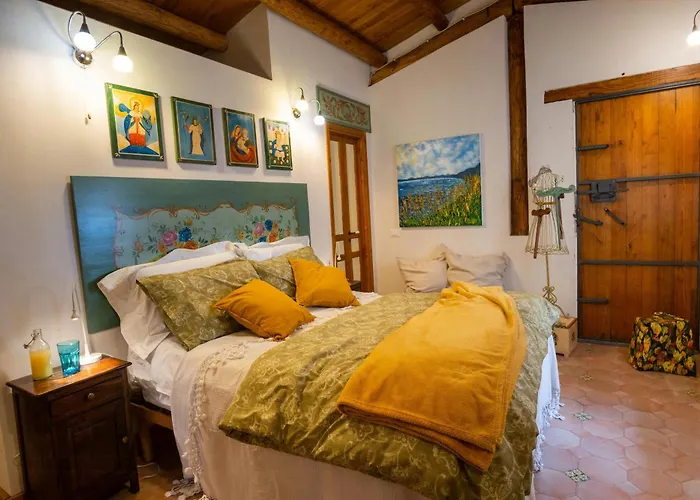 Cottage With Aeolian Islands Views Near Cefalu チェファル